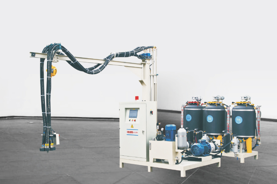 Tříkomponentní polyuretan vysokotlaký vstřikovací stroj Ningbo Xinliang Machinery Co., Ltd.